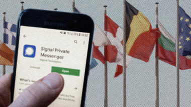 Flaggen von EU-Staaten, ein Smartphone mit der App Signal